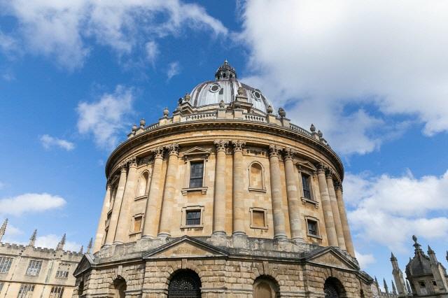 Radcliffe Camera building in daylight